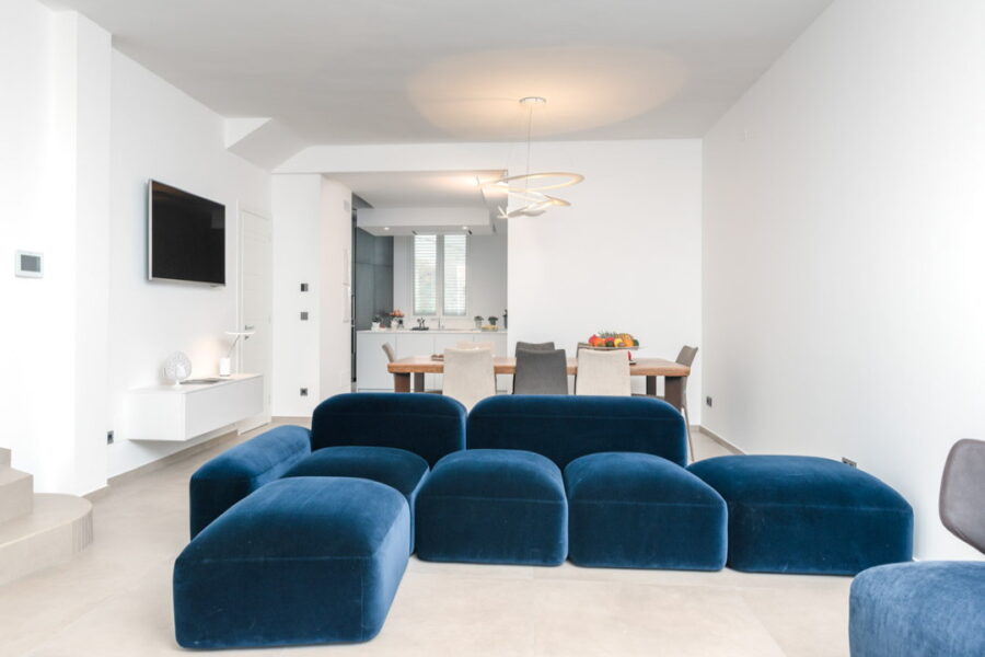 Living room on the first floor overlooking the garden