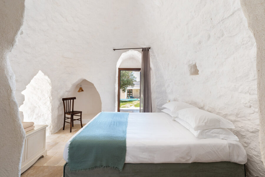 VillaPanse_Ostuni_luxury_Trullo_bedroom_ScenTravel